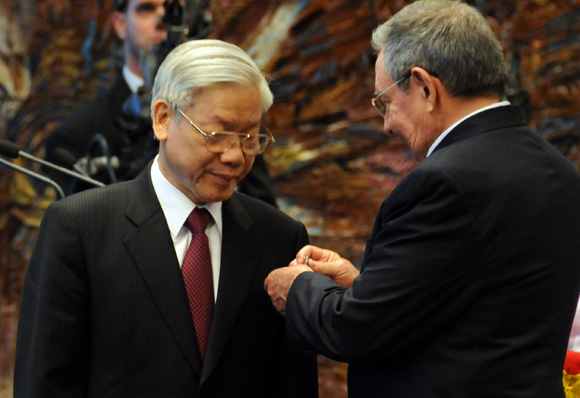 Recibe Nguyen Phu Trong la Orden José Martí 