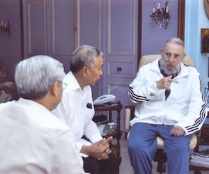Fidel Castro y Nguyen Phu Trong, Secretario General del Comité Central del Partido Comunista de Vietnam.