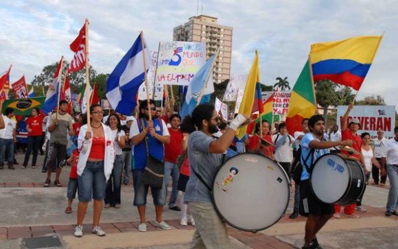 Becarios extranjeros desfilarán en Camagüey el Día Internacional de los Trabajadores