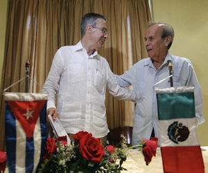 El presidente del Senado, José González Morfín (I) y Ricardo Alarcón, Presidente del Parlamento de Cuba. Foto: Notimex,