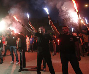 Simpatizantes de Aurora Dorada, celebrando el triunfo electoral. Foto: EFE.