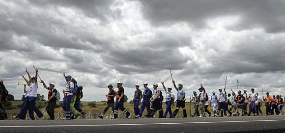 Mineros leoneses el pasado día 14 de camino a León. Foto: El Mundo