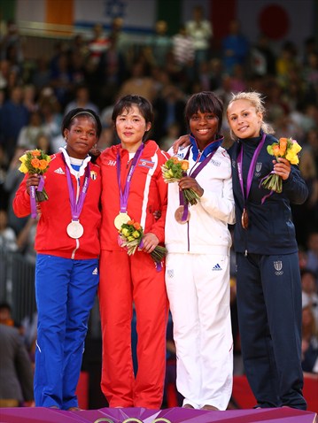 Las medallistas de los 52kg del judo femenino, donde la plata se la llevó la cubana Yanet Bermoy