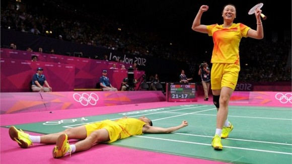 Nang Zhang y Yunley Zhao, China, ganaron los dobles mixtos del badminton olímpico