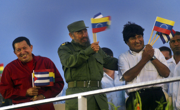 Fidel, Chavez y Evo Moreles en la Plaza de la REvolución. Foto: Ismael Francisco/Cubadebate.