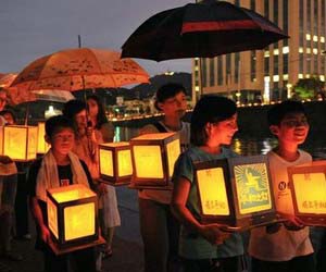 Japoneses conmemoran aniversario de la tragedia