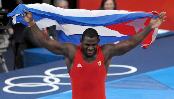  El cubano Mijaín López ganó este lunes el oro en los 120 kg de la lucha greco-romana en los Juegos Olímpicos de Londres, donde revalidó la corona conseguida hace cuatro años en Beijing. Foto: Ricardo López Hevia