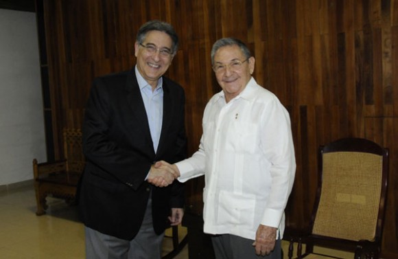 Raul Castro Meets with Brazilian Foreign Minister 