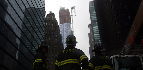 En Nueva York, una grúa colapsó en un rascacielos en construcción. Foto: Michael Appleton.