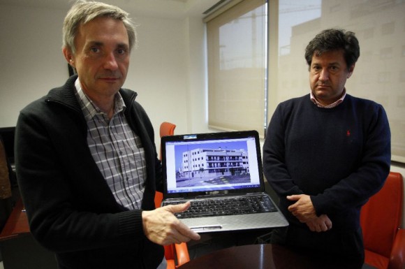 Antonio Gimeno, a la izquierda, junto al presidente de la fundación que ha creado, Carlos García. Foto: Álvaro García.