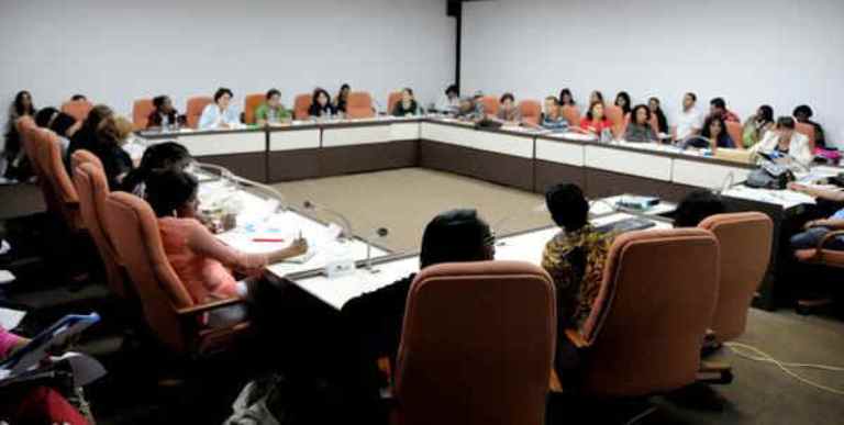 Comisión parlamentaria dedicada a la niñez, juventud y la igualdad de derechos de la mujer. FOTO: AIN