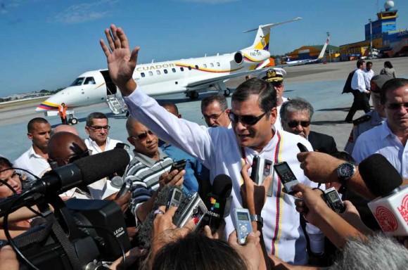 Rafael Correa llega a La Habana para solidarizarse con Hugo Chávez Foto: Ricardo López Hevia