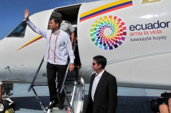Correa llega a La Habana a solidarizarse con Hugo Chávez. Foto: Ricardo López Hevia