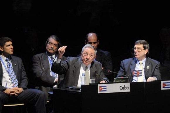 raul-castro-asume-cuba-presidencia-de-celac-en-chile-enero-de-2013