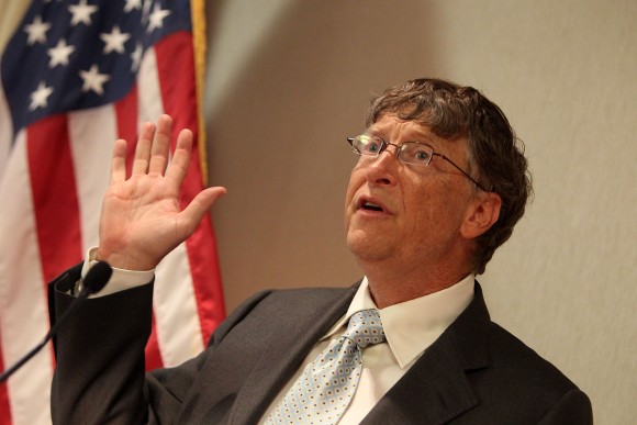 Bill Gates avala nuevo anticonceptivo femenino: un microchip a control remoto
