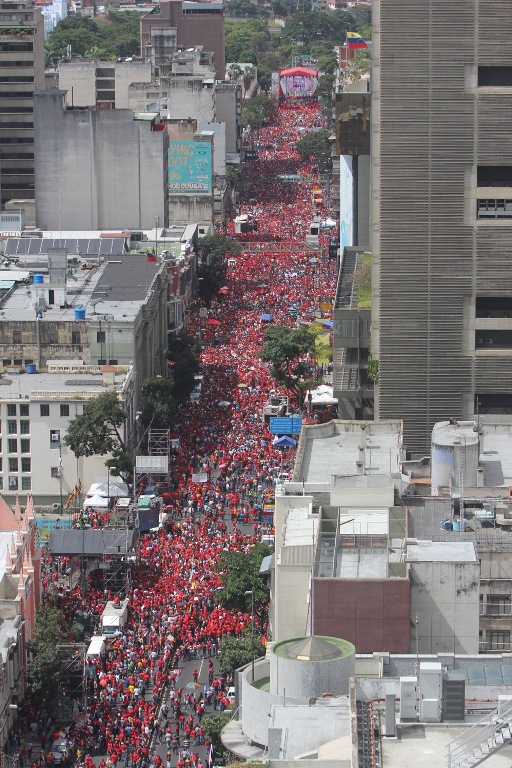 Venezolanos se concentraron en los alrededores de Miraflores para apoyar al presidente Hugo Chávez. FOTO: Alberto Corro