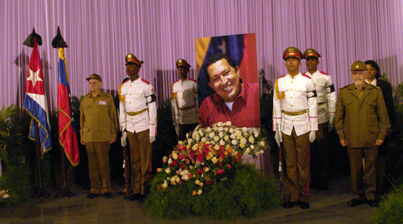 Dirigentes cubanos rinden tributo a Chávez
