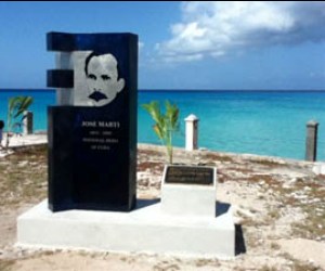 El primer monumento a José Martí inaugurado recientemente en la Isla de Inagua, en Las Bahamas. Foto: Granma