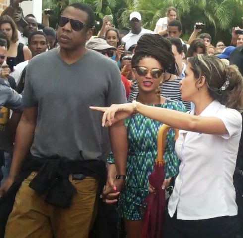 Beyonc y Jay-Z  junto a estudiantes y trabajadores de la Universidad de las Artes, Cuba