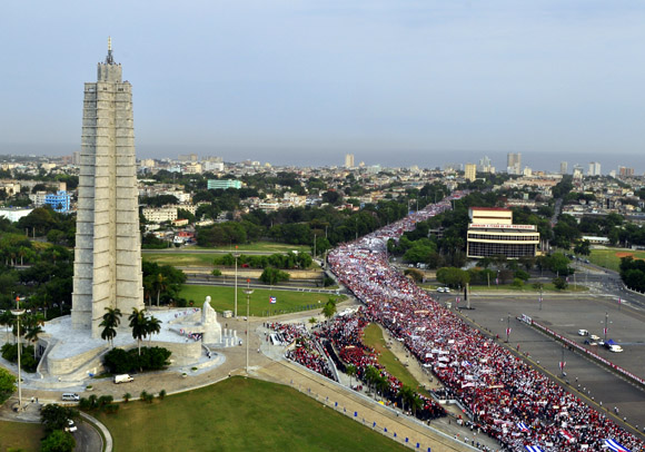 Desfile por el 1ro de Mayo en La Habana. Foto: Roberto Garaicoa Martínez/Cubadebate.