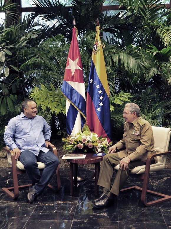El Presidente cubano Raúl Castro Ruz recibió en la tarde del sábado a Diosdado Cabello.