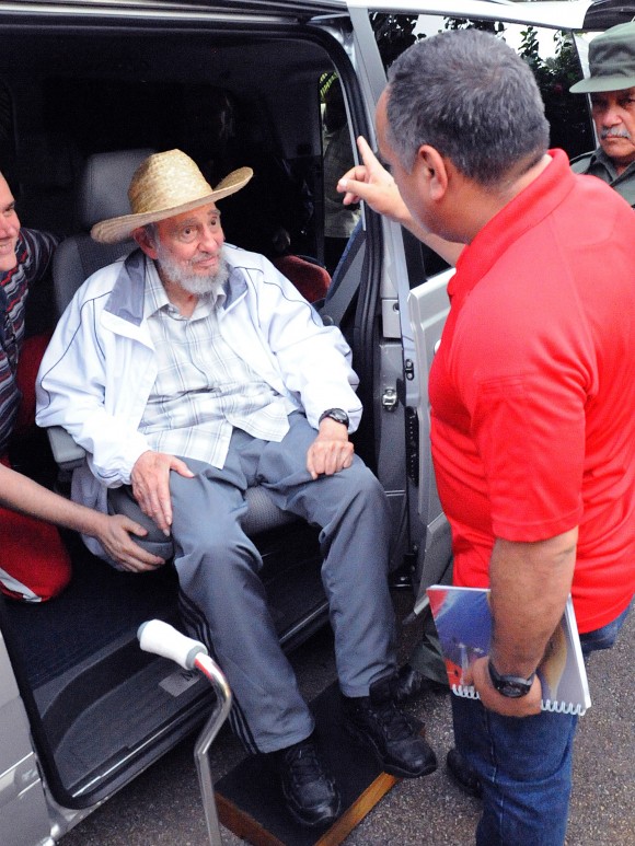 El Comandante en Jefe Fidel Castro Ruz sostuvo emotivo encuentro con Diosdado Cabello, Presidente de la Asamblea Nacional de Venezuela. Foto: Estudios Revolución