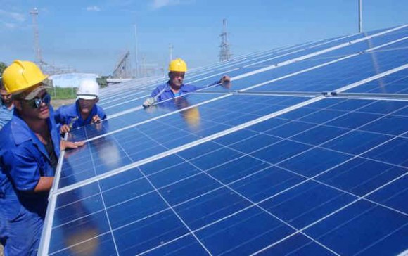 En funcionamiento primer parque solar en Cuba