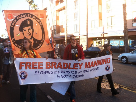 Veteranos por Bradley Manning: "Liberen a Bradley Manning...".
