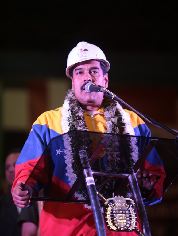Maduro le habla a los cochabambinos. Foto: AVN
