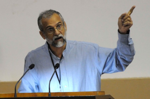 Ariel Terrero fue el encargado de presentar el punto sobre la situación material de la prensa cubana. Foto: Marcelino Vázquez