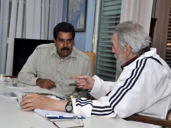 El líder cubano, Fidel Castro, analizó la actualidad mundial junto al presidente Maduro. Foto: Estudios Revolución