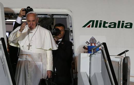 Papa Francisco regresa a Roma.