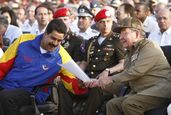 Raúl y Maduro en el Acto por el Aniversario 60 del Asalto al Cuartel Moncada. Foto: Ismael Francisco/ Cubadebate