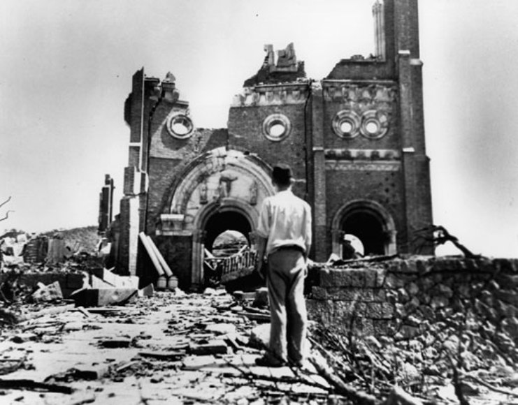 Destrozos causados por las bombas atómicas en Hiroshima y Nagasaki.