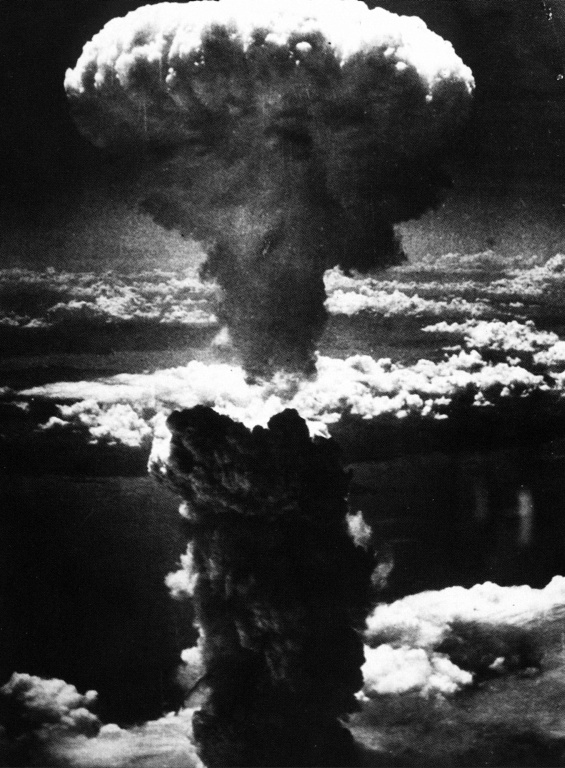 El 6 de agosto de 1945 es lanzada el primer ataque atómico contra una nación. La víctima fue la ciudad de Hiroshima.