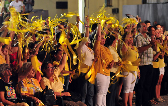 Familiares de Los Cinco durante el concierto por los 15 años del injusto encarcelamiento. Foto: Ladyrene Pérez/Cubadebate.