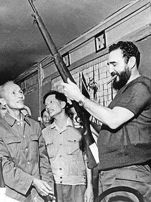 Fidel Castro. Visita al Sur de Viet Nam Paralelo 17.