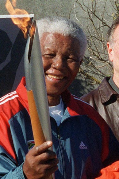 En 2004, portando la antorcha olímpica.