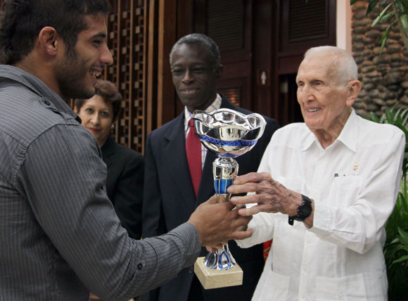 Premian a las estrellas del deporte cubano en 2013