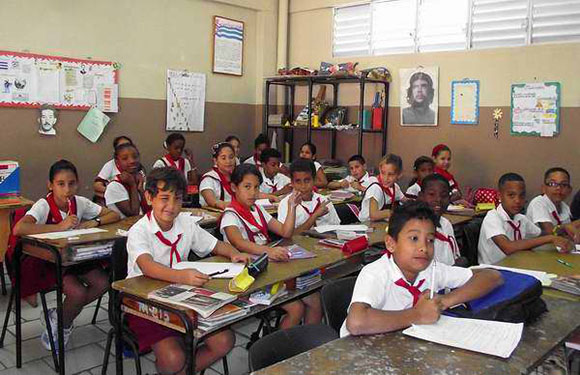 Niños en una escuela de enseñanza primaria en La Habana. Foto: Archivo. 