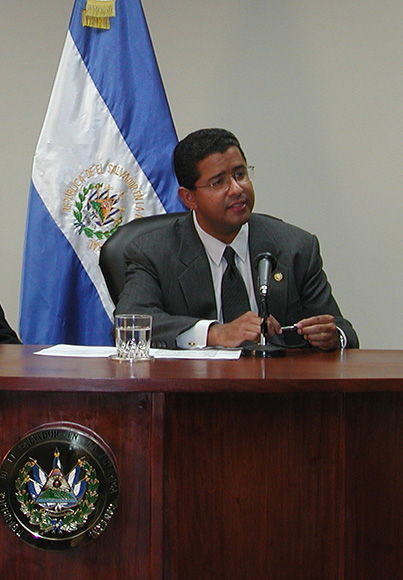El ex presidente de El Salvador Francisco Flores en una imagen de archivo de AP. 