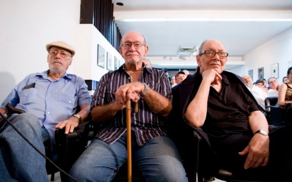 Aurelio Alonso al centro, junto a Fernández retamar y el fallecido Alfredo Guevara.