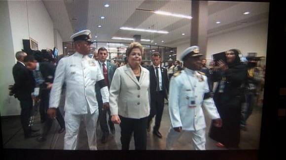 Dilma Rousseff llegando al Soccer City. Foto: Dani_interprete/ Twitter