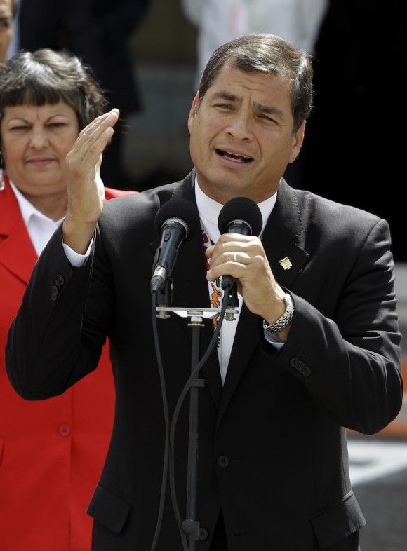 El Presidente Rafael Correa tras su llegada a Cuba para participar en la Cumbre de CELAC. Foto: Franklin Reyes/ AP