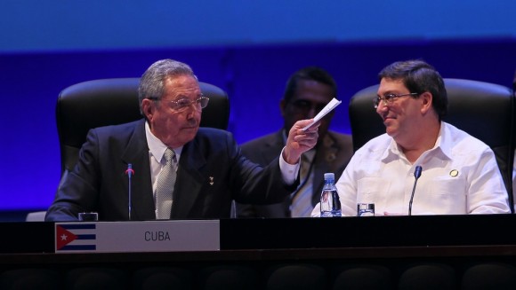 "Los Castros somos longevos y firmes". Raúl Castro interviene en la segunda sesión de la Cumbre de CELAC. Foto: Ismael Francisco/ Cubadebate