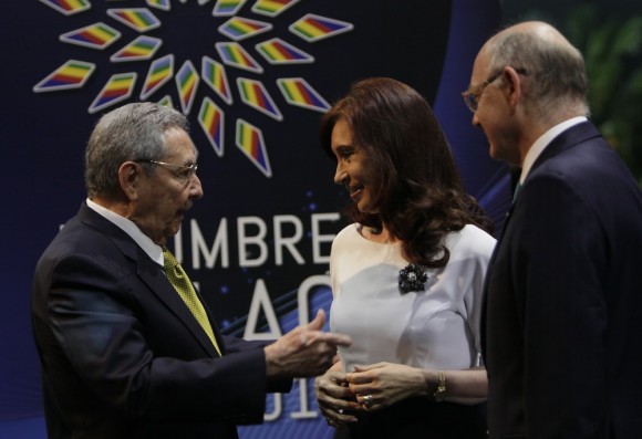 Raúl Castro y Cristina Fernández, Presidenta de Argentina, en el recibimiento a mandatarios de CELAC. Foto: Ismael Francisco/Cubadebate
