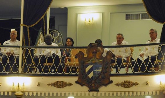 Presidió Raúl función de reapertura del emblemático Teatro Martí