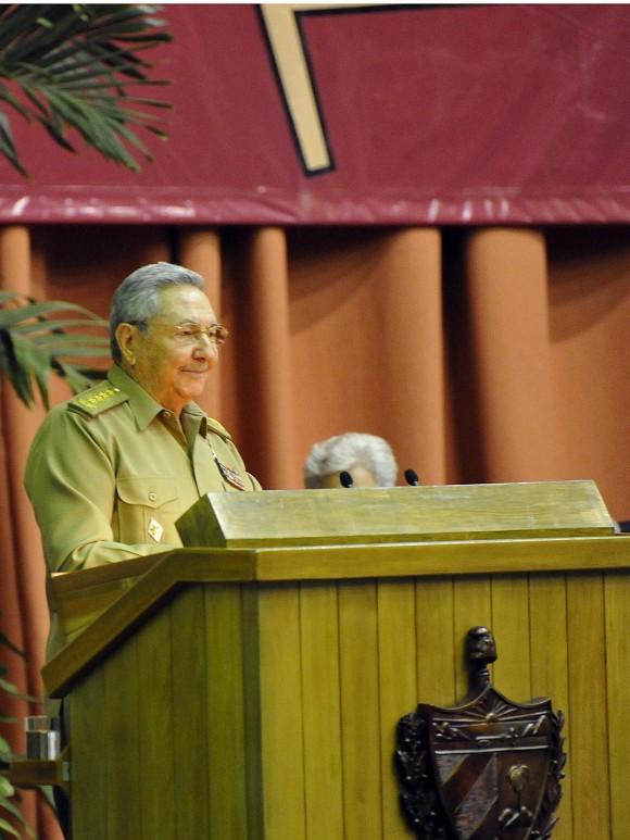 Raúl Castro en el Congreso de la CTC. 