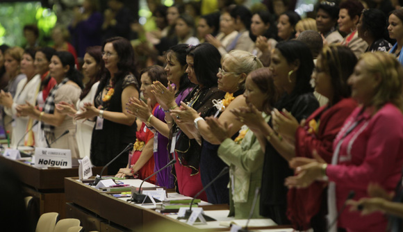 Clausuran mujeres cubanas su IX Congreso