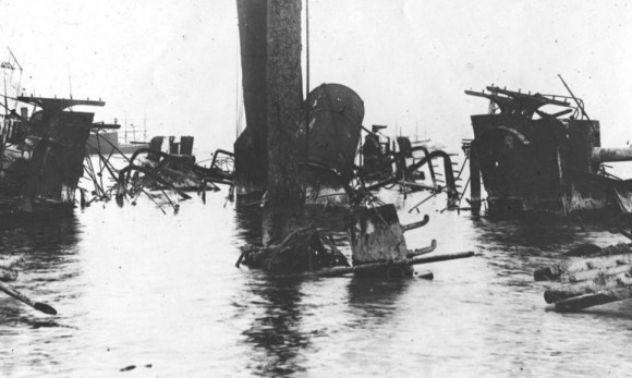 El crucero español, el Castilla, se perdió en la batalla de la bahía de Manila, con 25 hombres muertos y 80 heridos